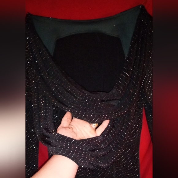 Cachet sequence black gown - Picture 3 of 4